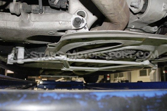 Renfort inférieur arrière 8 points Ultra Racing pour BMW M5 F10