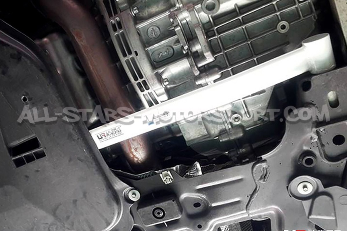 Barra de refuerzo inferior delantera Ultra Racing para Mercedes A45...