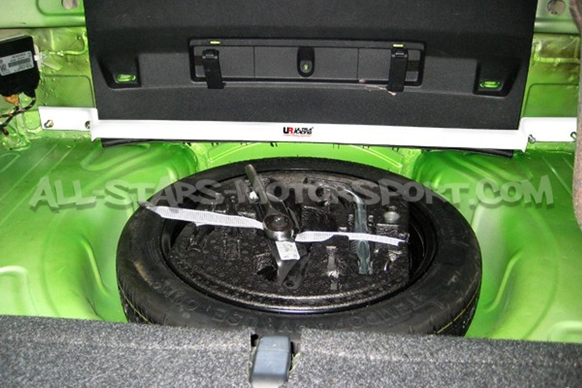 Barre anti rapprochement arrière Ultra Racing pour Scirocco MK3