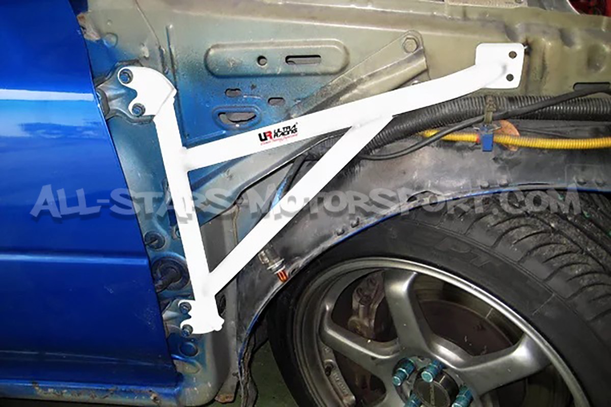 Barres de renfort latérales Ultra Racing pour Subaru Impreza GT GC8