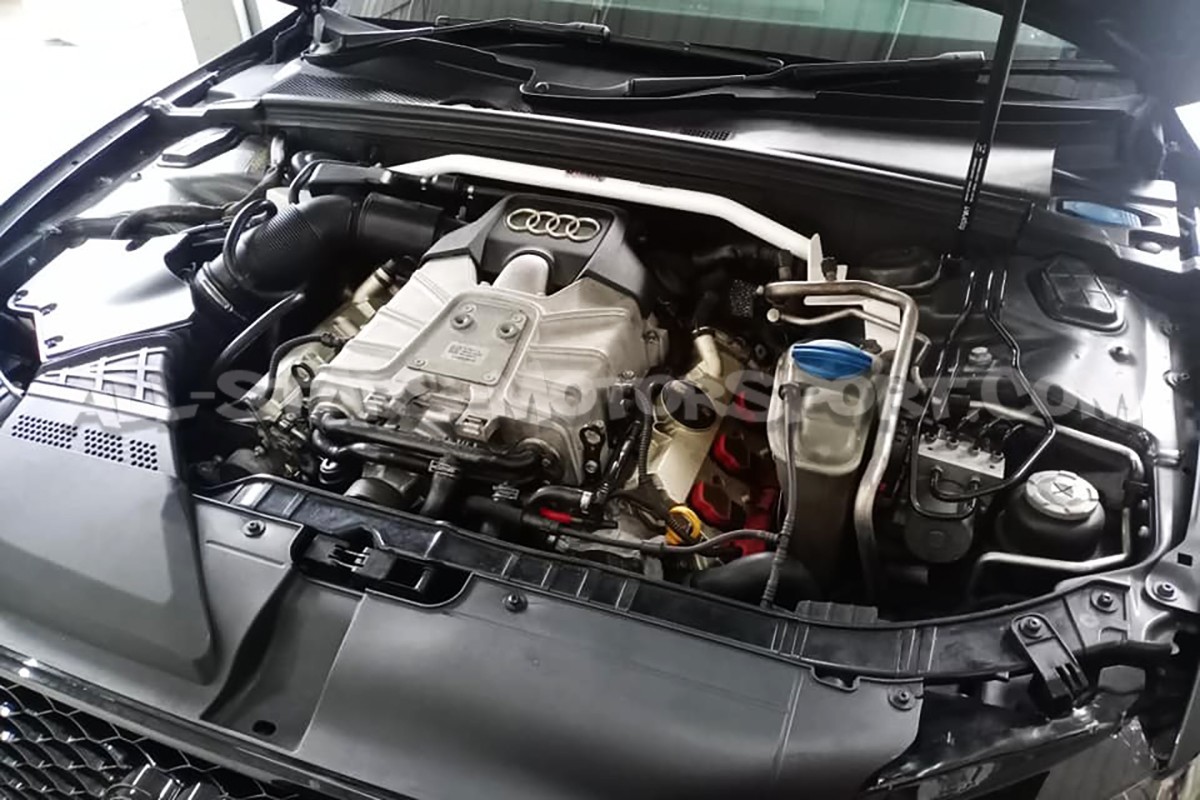 Barre anti rapprochement avant Ultra Racing pour Audi S5 8T
