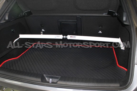 Barre anti rapprochement arrière Ultra Racing pour Mercedes A45 AMG...