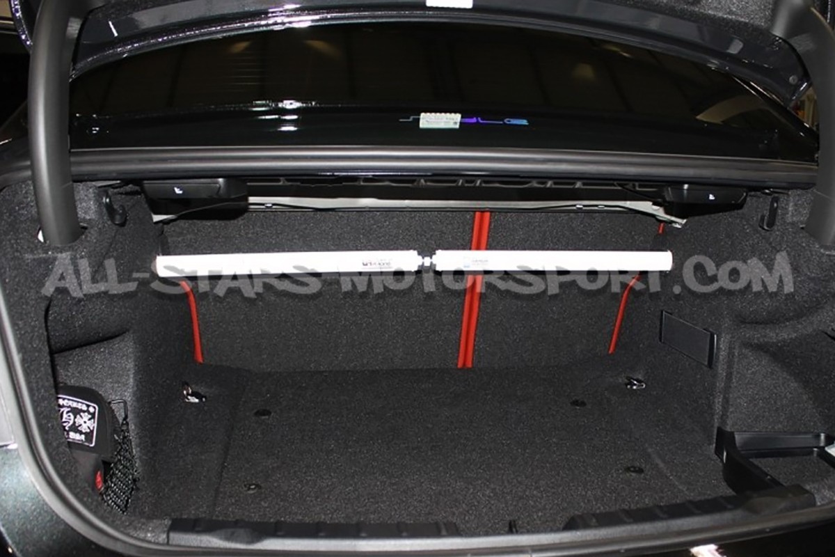 Barre anti rapprochement arrière Ultra Racing pour BMW M3 F80 / M4 F82