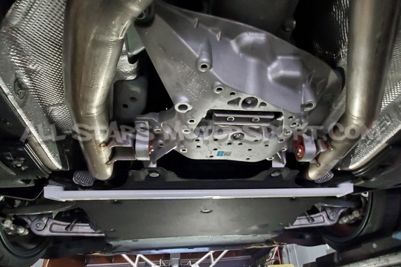 Barra de refuerzo inferior delantera Ultra Racing para Audi A4 B9 /...