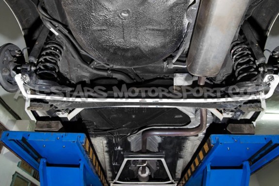 Barra estabilizadora trasera Ultra Racing para Ford Fiesta ST Mk7
