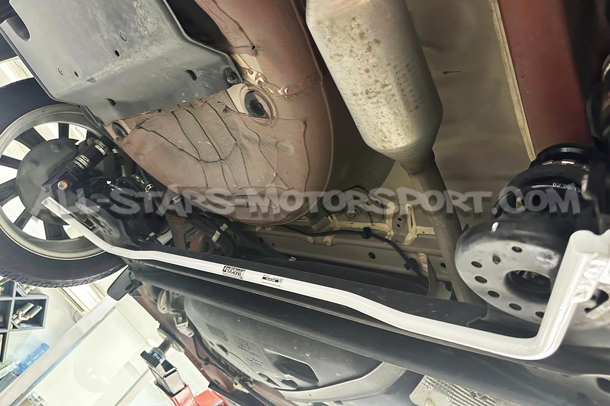 Barre antiroulis arriere Ultra Racing pour Suzuki Swift Sport ZC33S