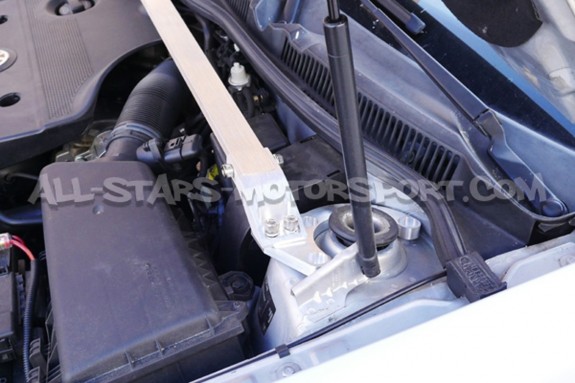 Barra de torretas delantera Alpha Competition para Golf 4 R32 / GTI...