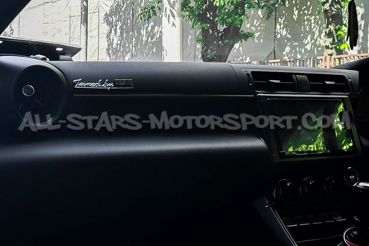 Badge autocollant Tuned by HKS