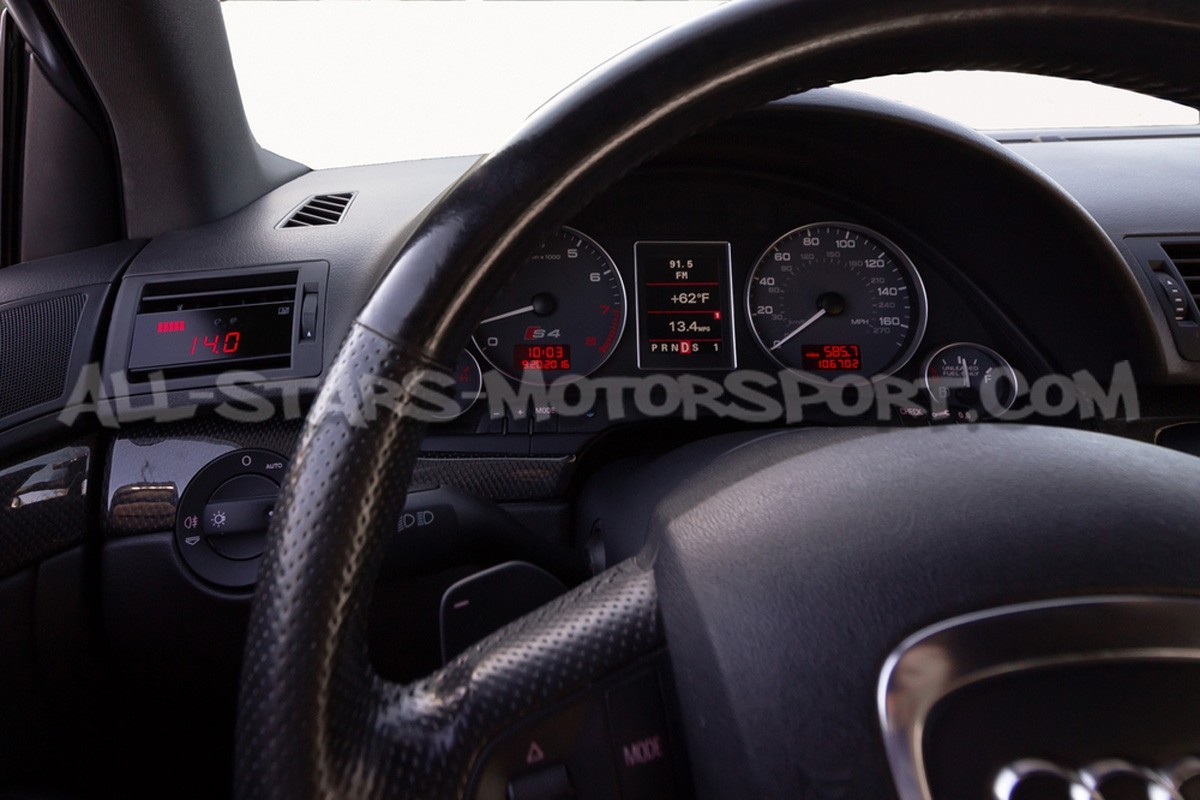 Reloj digital P3 Gauges para rejilla de ventilacion de Audi RS4 B7