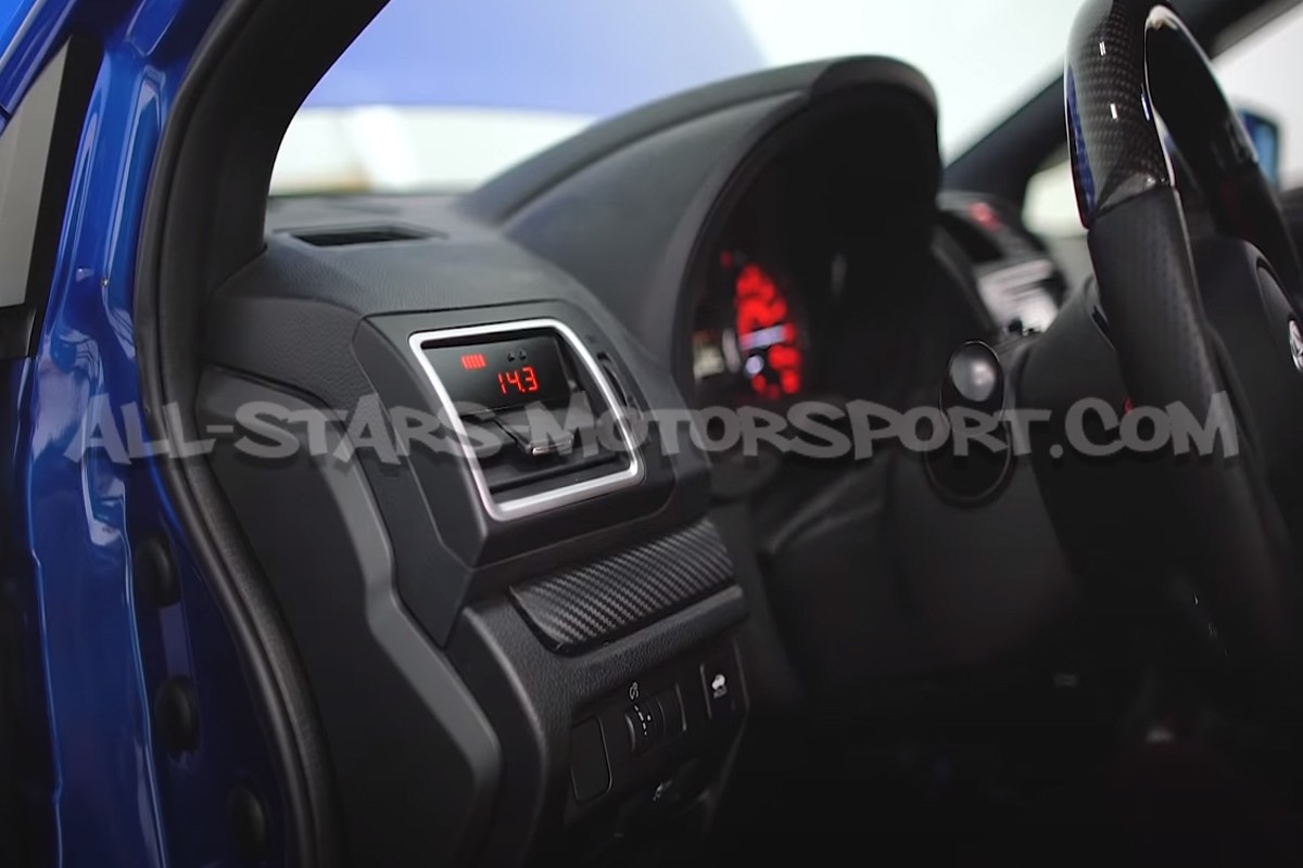 Reloj digital P3 Gauges para rejilla de ventilacion de Subaru Impreza STI VA 15-19