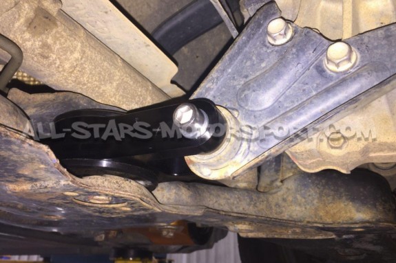 Support inférieur anti-couple Whiteline pour Mazda 3 MPS