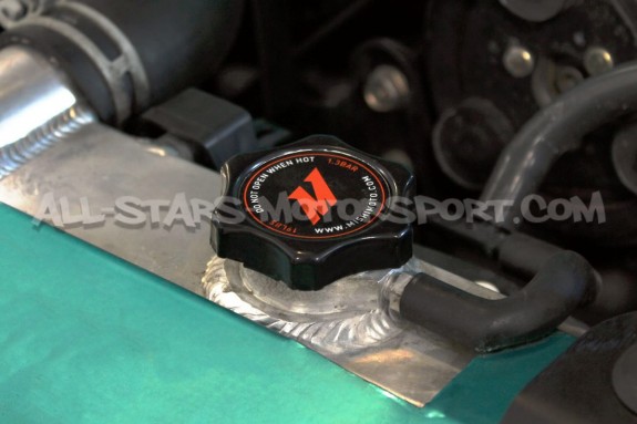 Tapa de radiador Mishimoto 1.3 bars negro o de fibra de carbono