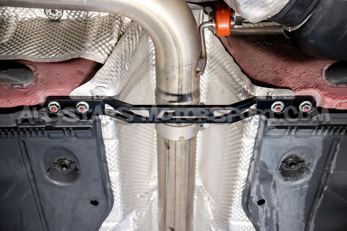 Barra inferior trasera Racingline para Audi S3 8V / 8Y, León 3 Cupr...