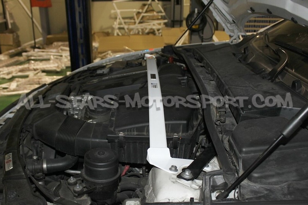 BMW 335i E9x Ultra Racing Front Upper Strut Brace