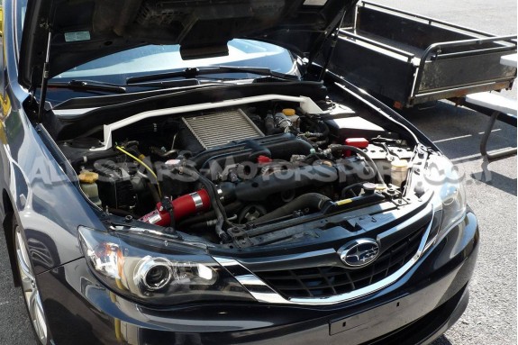 Barra de torreta delantera Ultra Racing para Subaru Impreza STI 08+