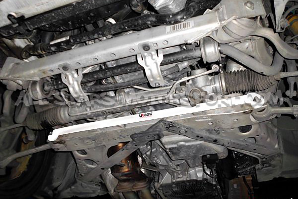 Barre anti rapprochement inférieure avant Ultra Racing pour BMW 335...