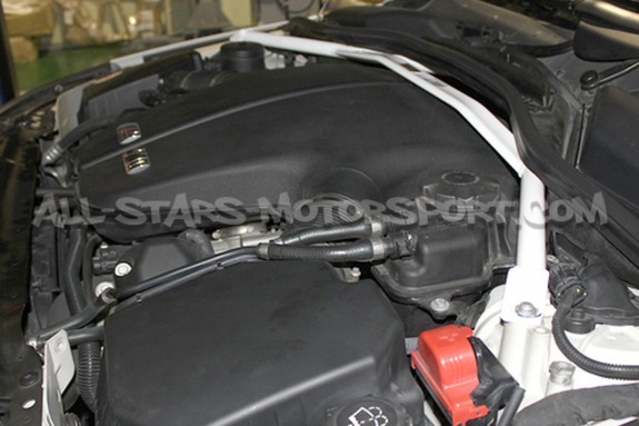 Barre anti rapprochement avant Ultra Racing pour BMW M5 E60