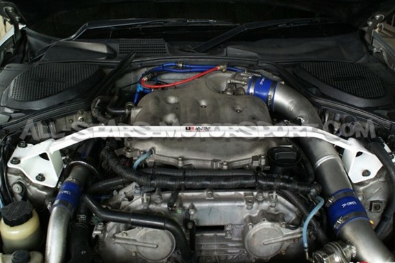Barre anti rapprochement avant Ultra Racing pour Nissan 350Z
