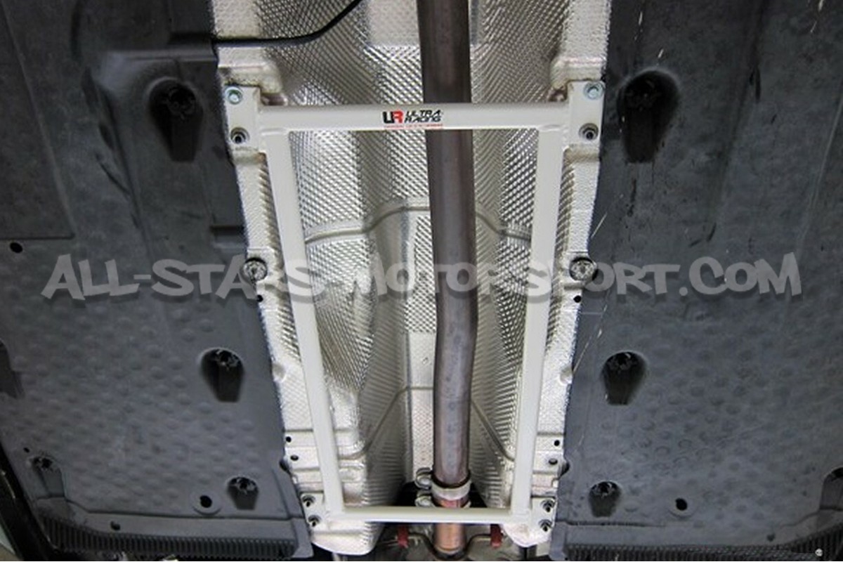 Renfort inférieur centrale 4 points Ultra Racing pour A3 / Golf 5 /...
