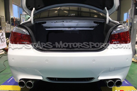 BMW M5 E60 Ultra Racing Rear Upper Strut Bar
