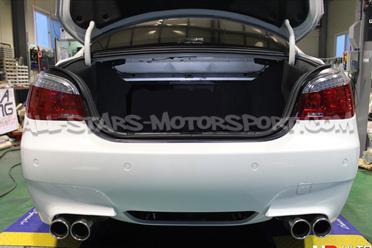 BMW M5 E60 Ultra Racing Rear Upper Strut Bar