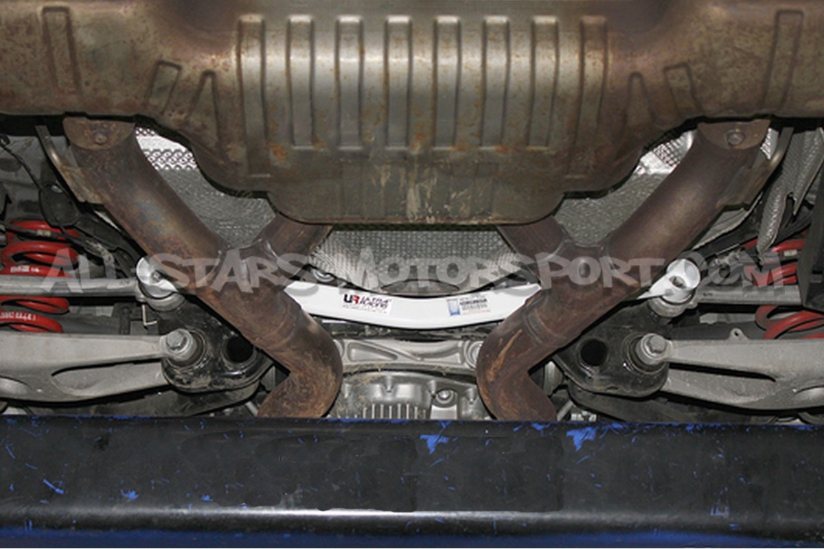 Barra de refuerzo inferior trasera Ultra Racing para BMW M3 F80 / M...