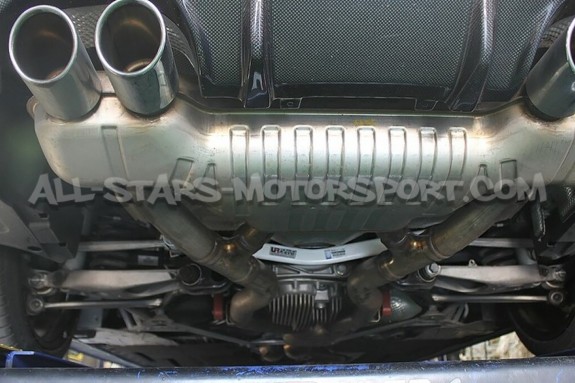 Barra de refuerzo inferior trasera Ultra Racing para BMW M2 F87