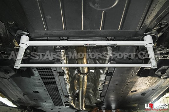 Renfort inférieur avant 4 points Ultra Racing pour Clio 4 RS