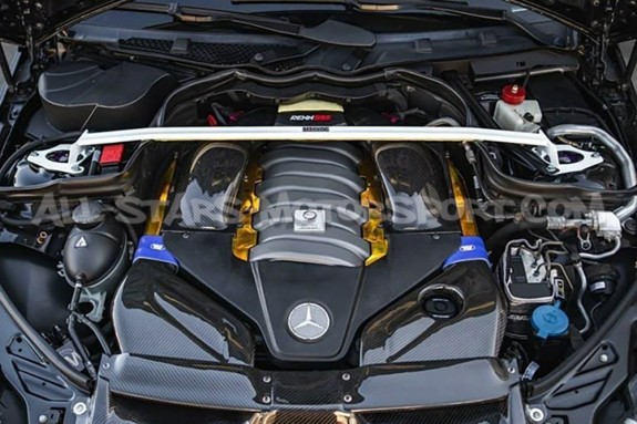 Barre anti rapprochement avant Ultra Racing pour Mercedes C63 AMG W204