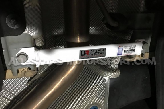 Barra de refuerzo inferior Ultra Racing para Mercedes CLA / A45 AMG...