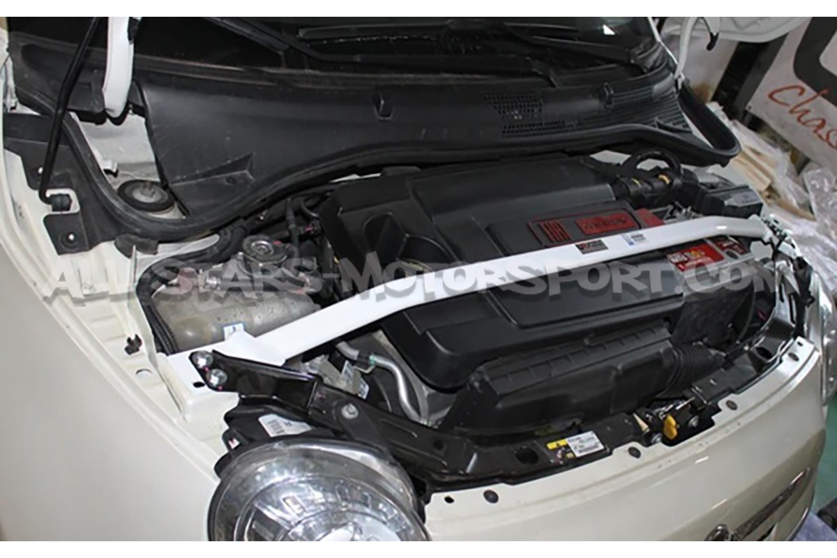 Barra de torreta delantera Ultra Racing para Abarth 595 / 695